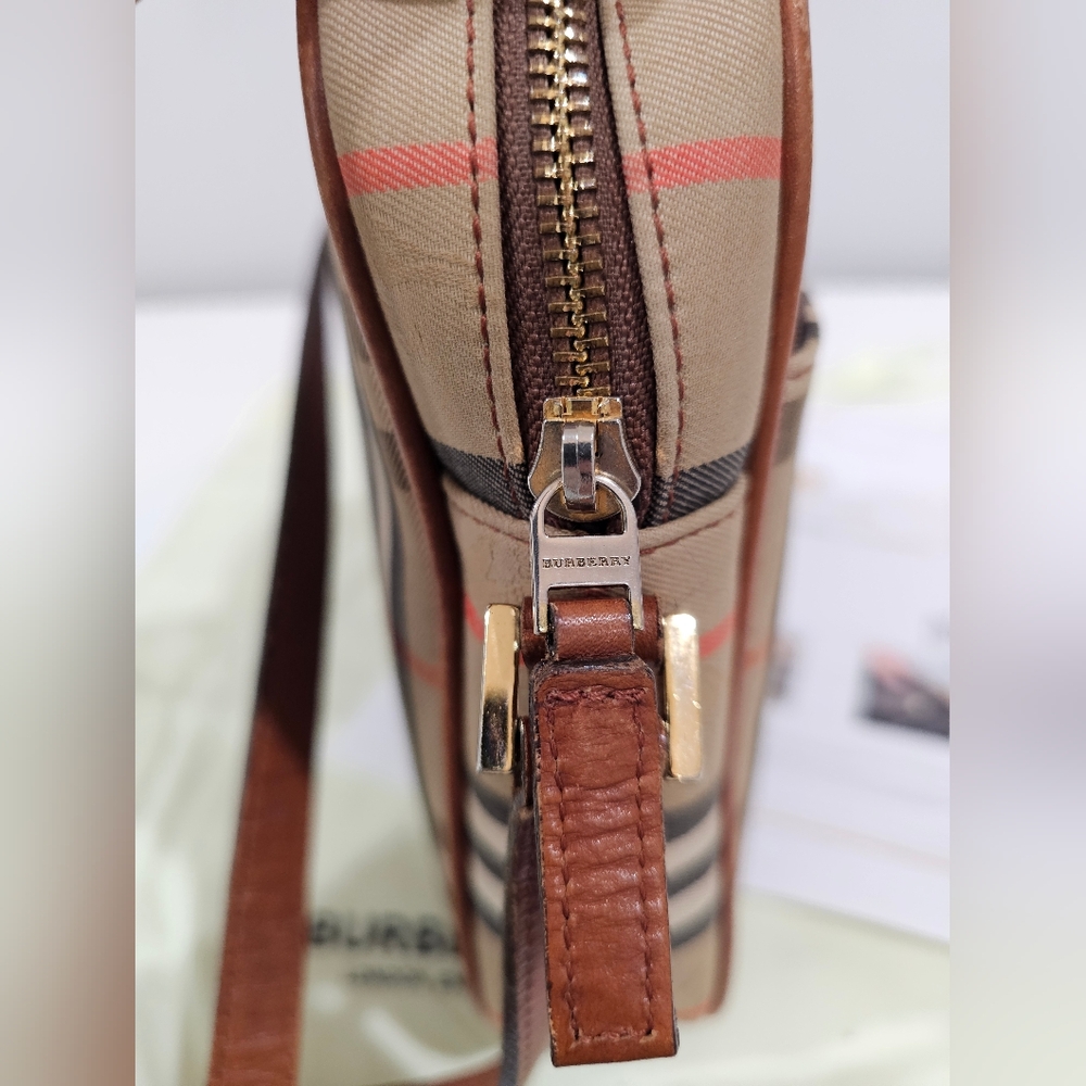 Burberry Vintage Haymarket Crossbody Bag With COA And Dustbag - Picture 7 of 16